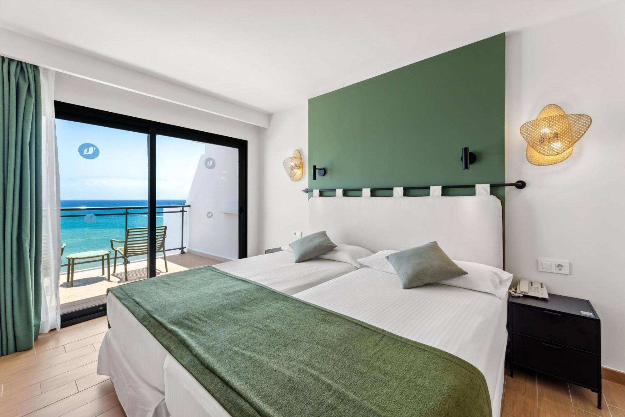 Double or Twin Room Sea View