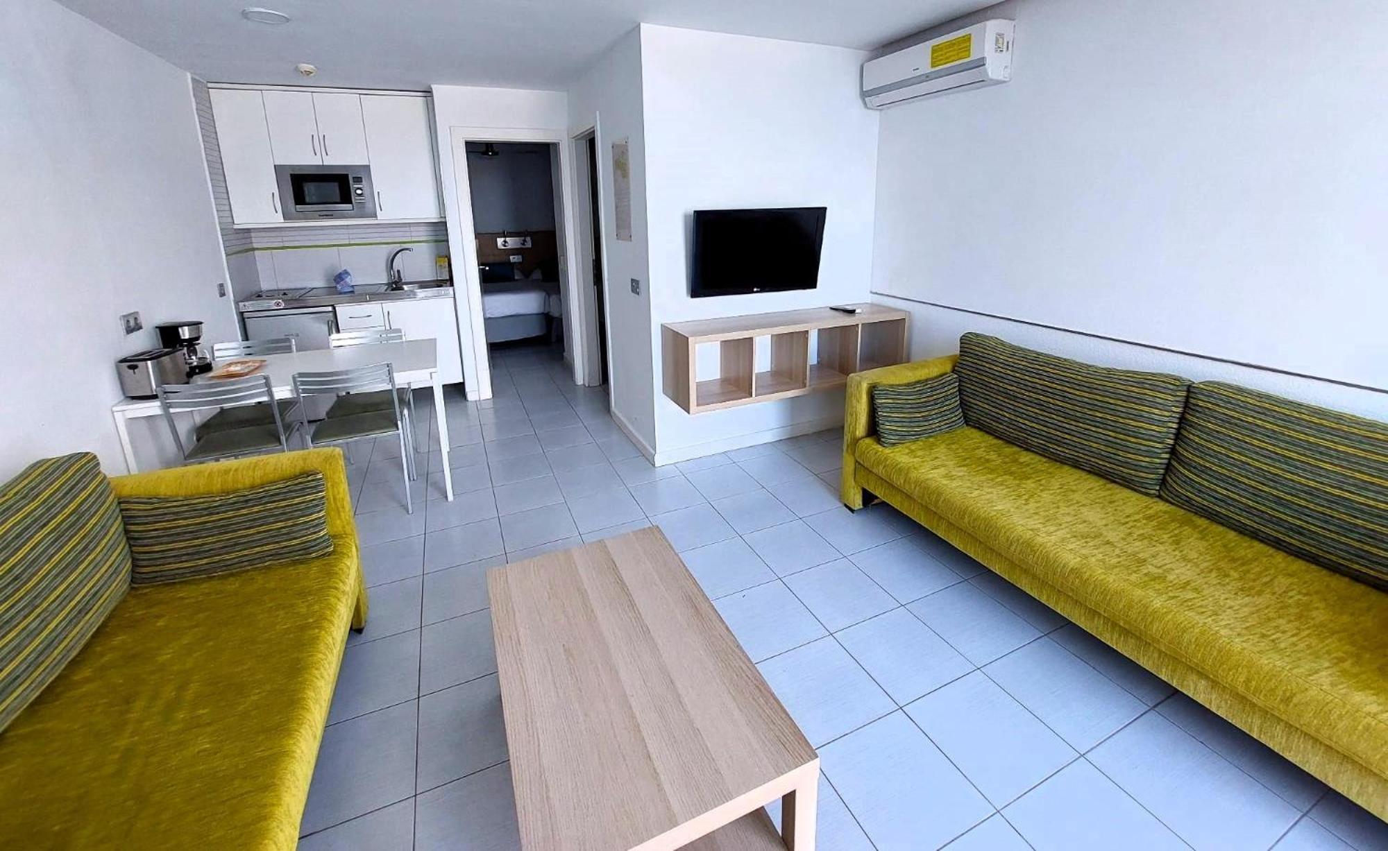 Classic One Bedroom Apartment with Balcony and Sea View and Air Conditioning