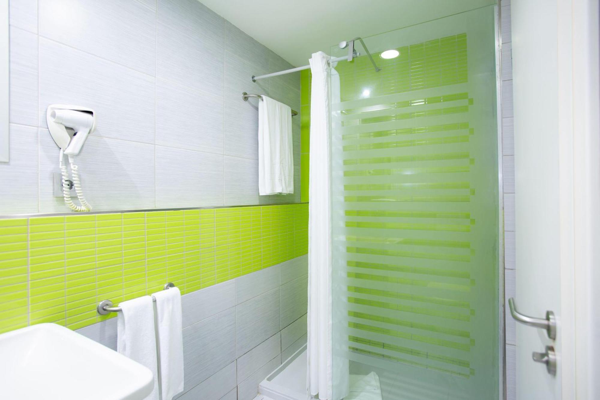 Apartamento Clásico de 1 dormitorio con balcón y vistas al mar