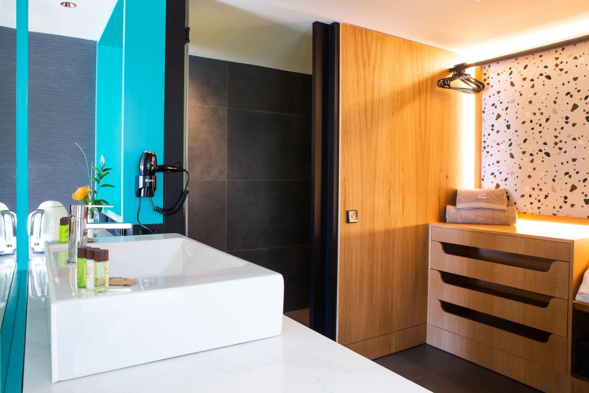 Superior Double Room with balcony, sea view and air conditioning