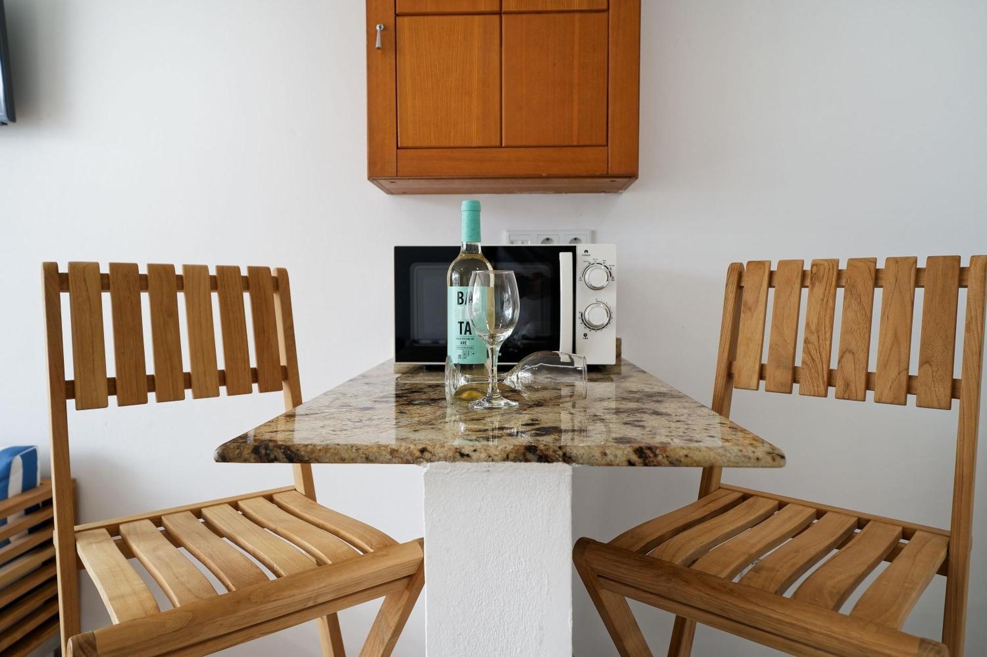 Superior One-Bedroom Apartment