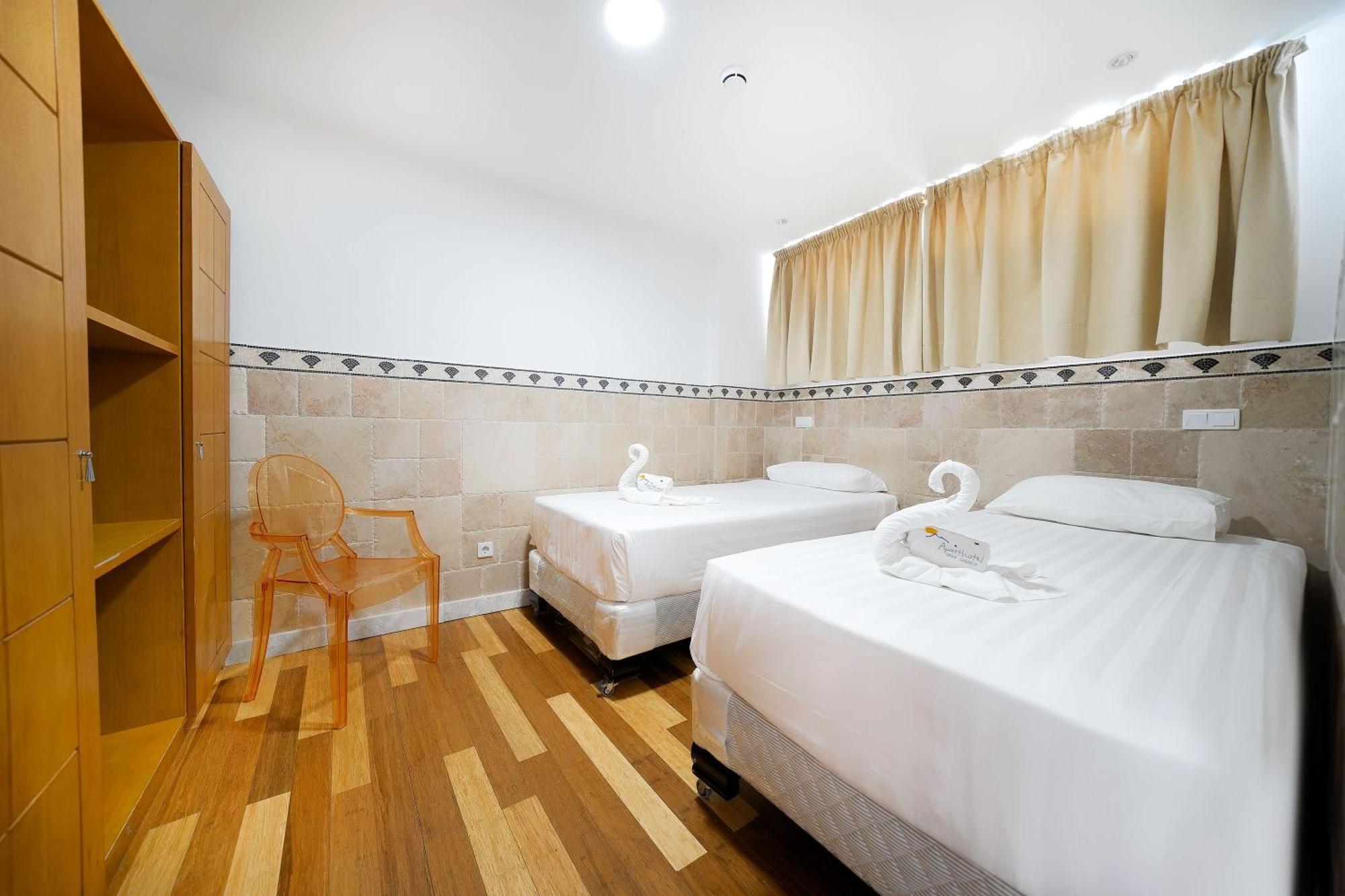 Deluxe One-Bedroom Apartment