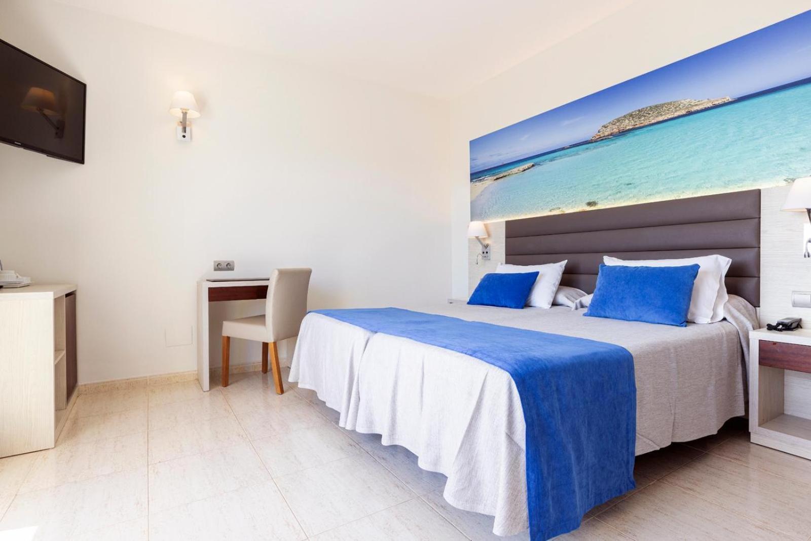 Superior Double Room with Pool View