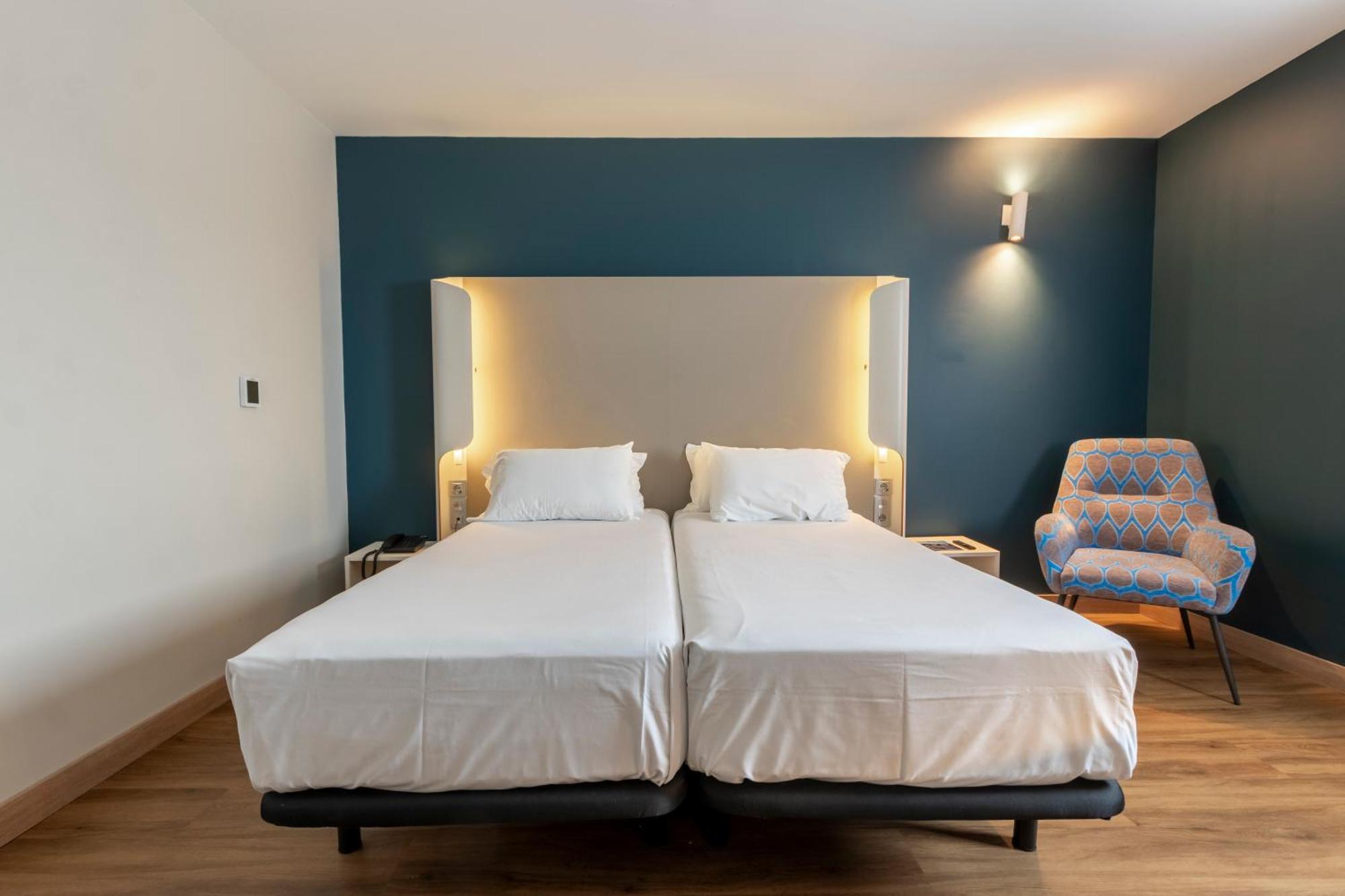 Twin Room,1697831784:JPEG