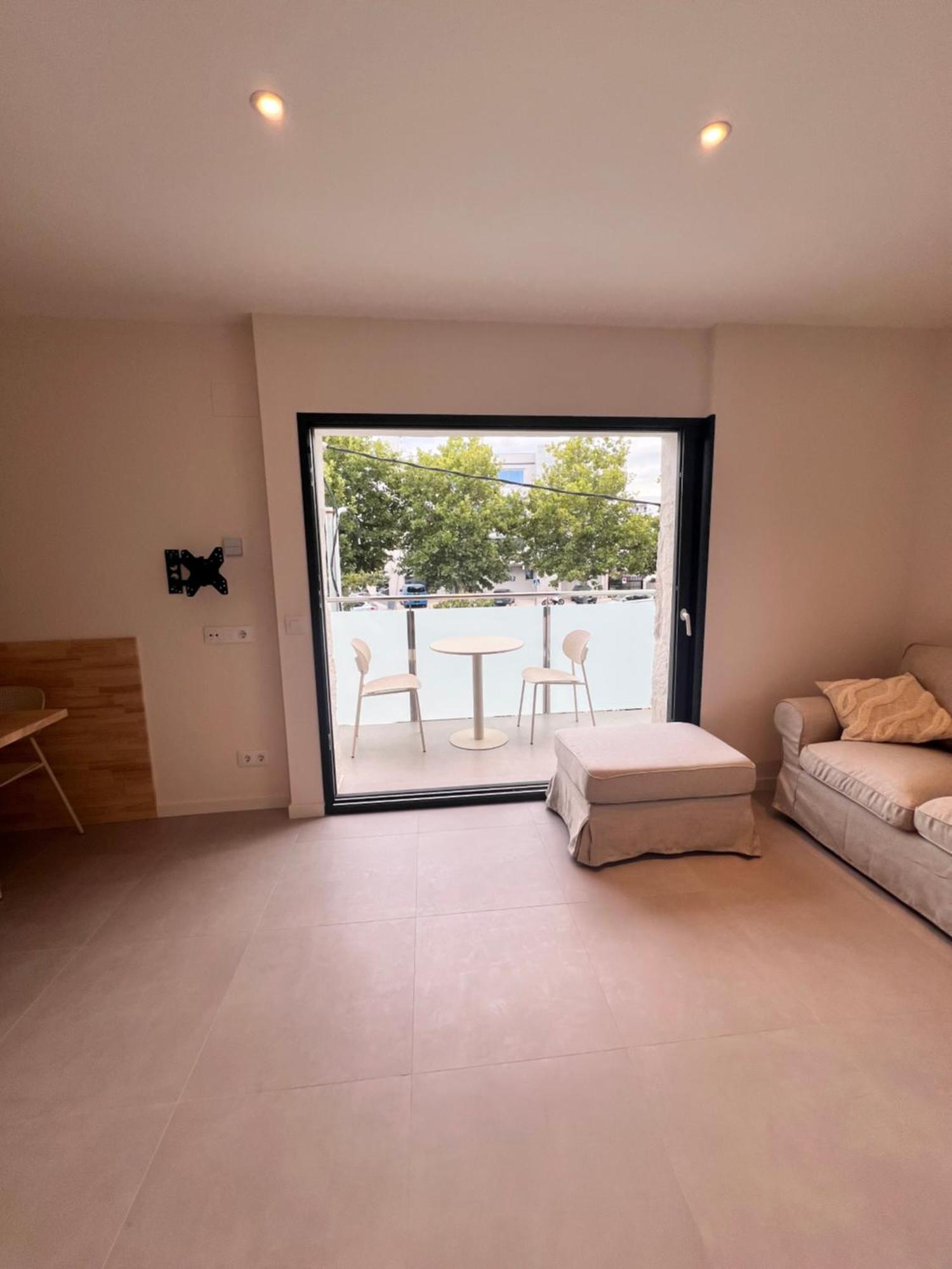Three-Bedroom Apartment with Balcony
