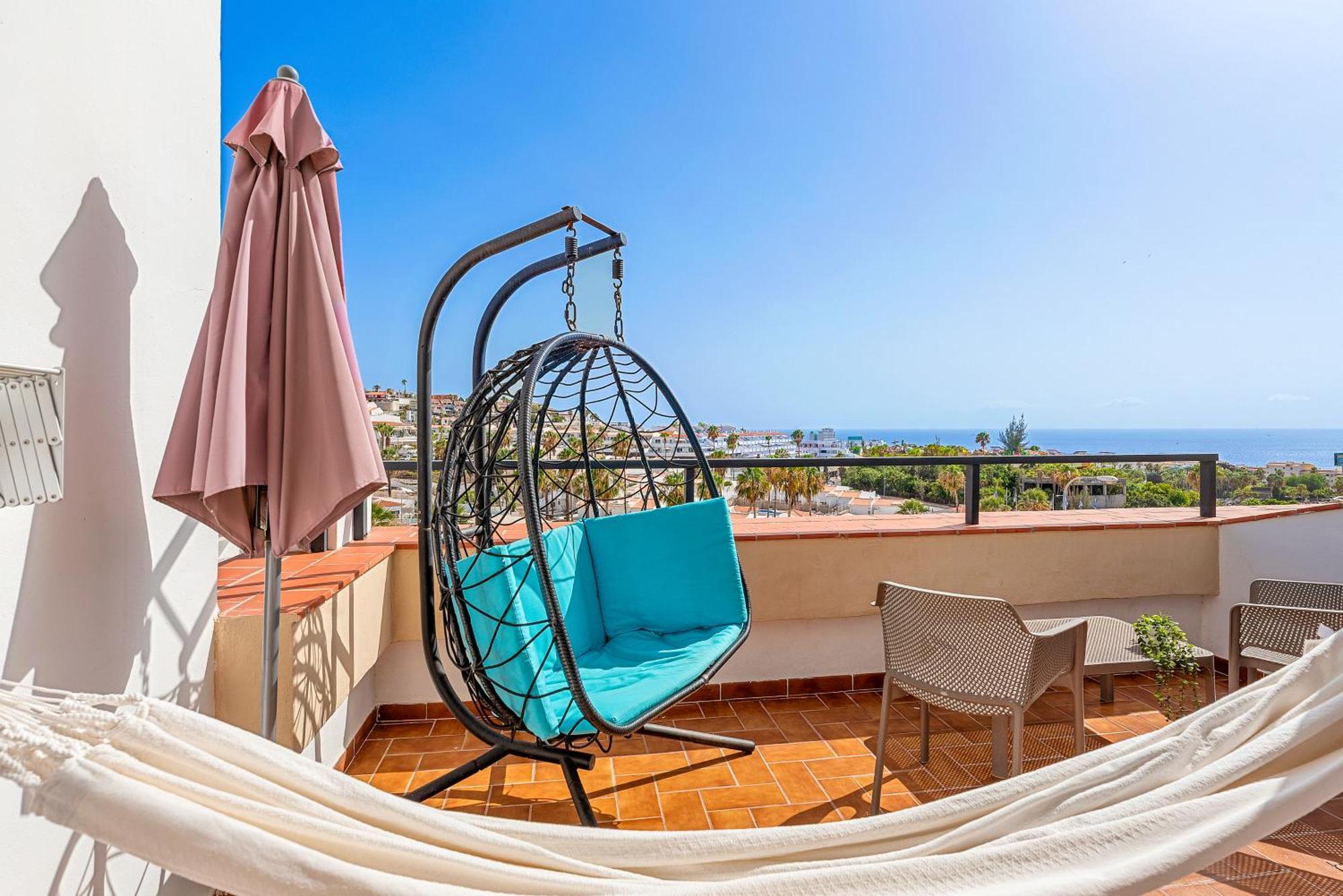 Deluxe 2 Bedroom Apartment with Balcony