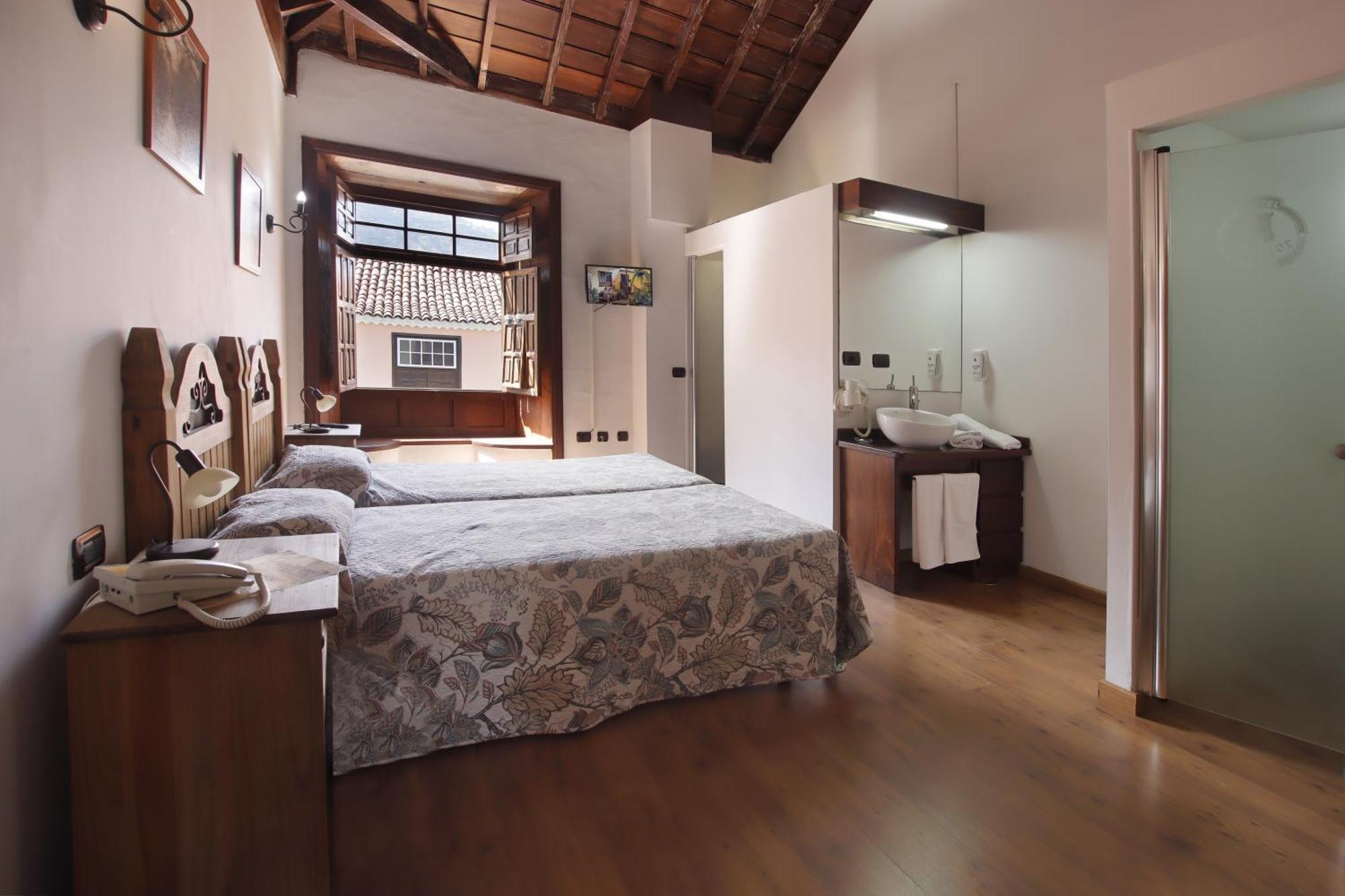 Habitación Doble Estándar (2 adultos + 1 niño)