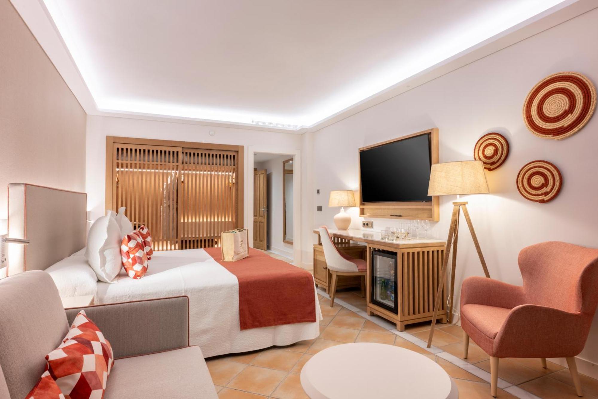 Royal Suite,1739367727:JPEG