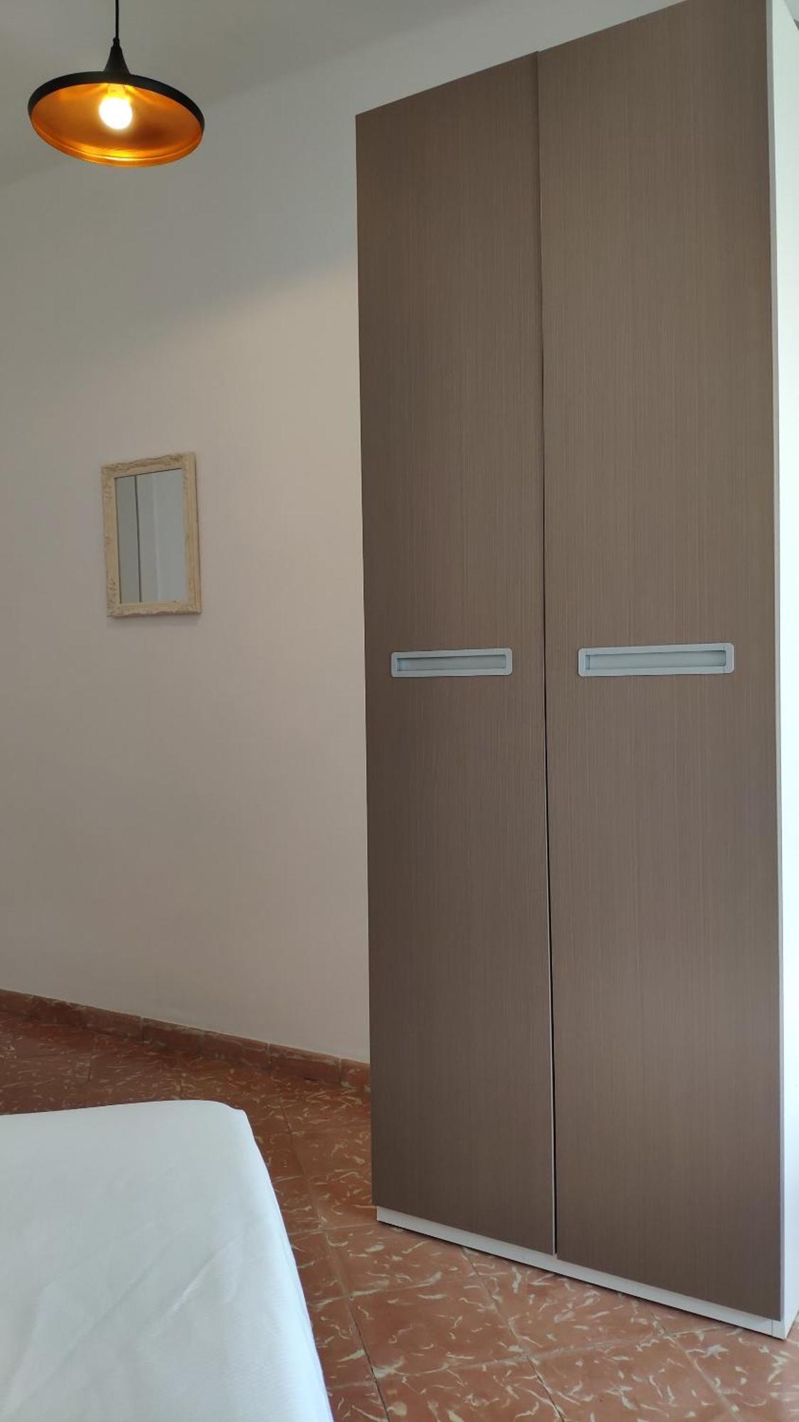 Single Room with Shared Bathroom