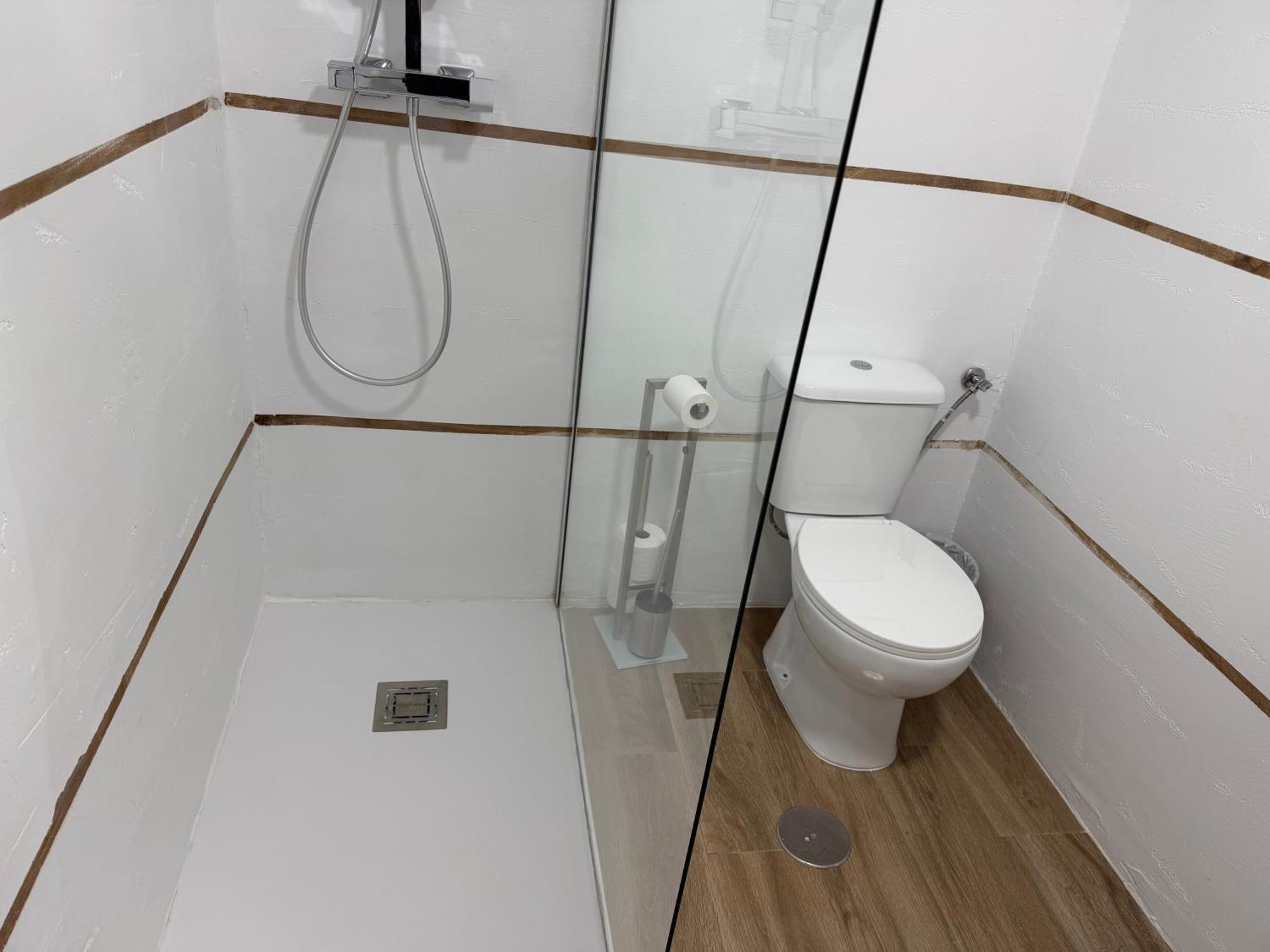 Habitación con cama grande