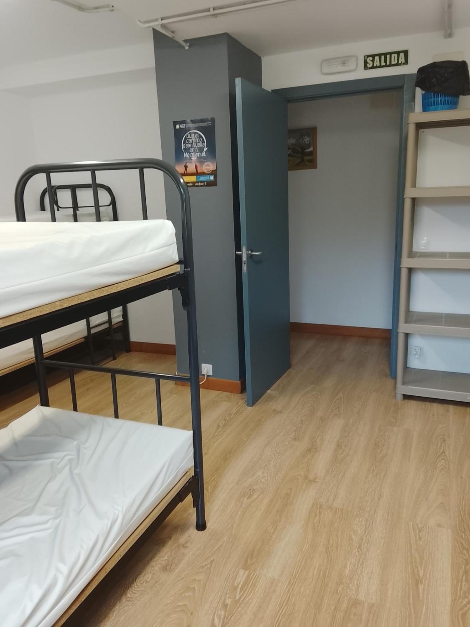 Habitación compartida mixta de 10 camas