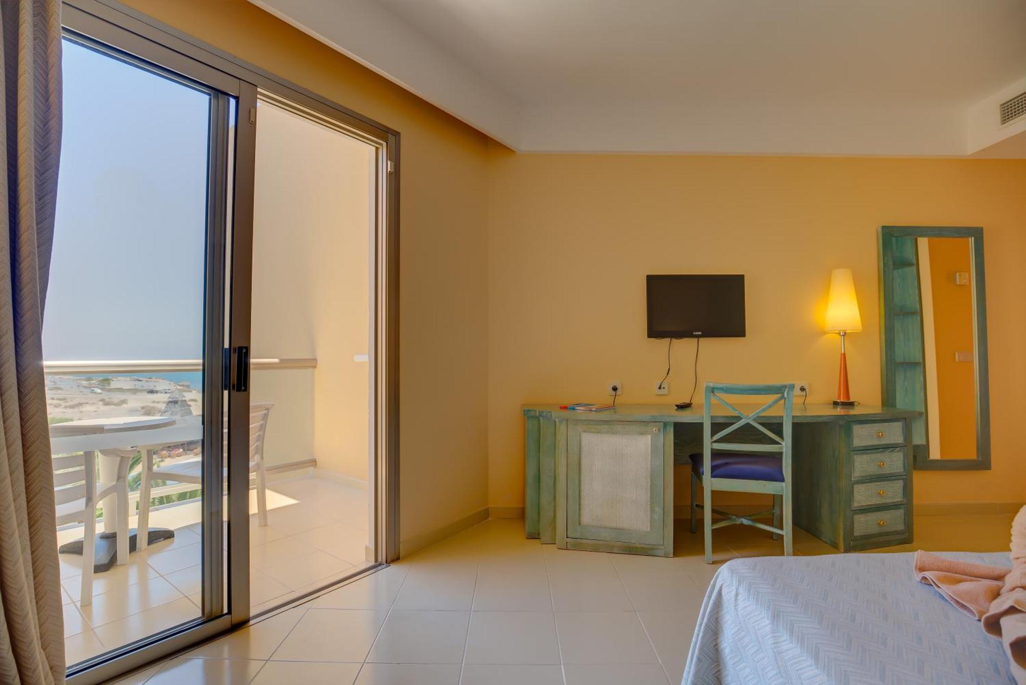 Double Room with Lateral Sea View (2 Adults + 1 Child)