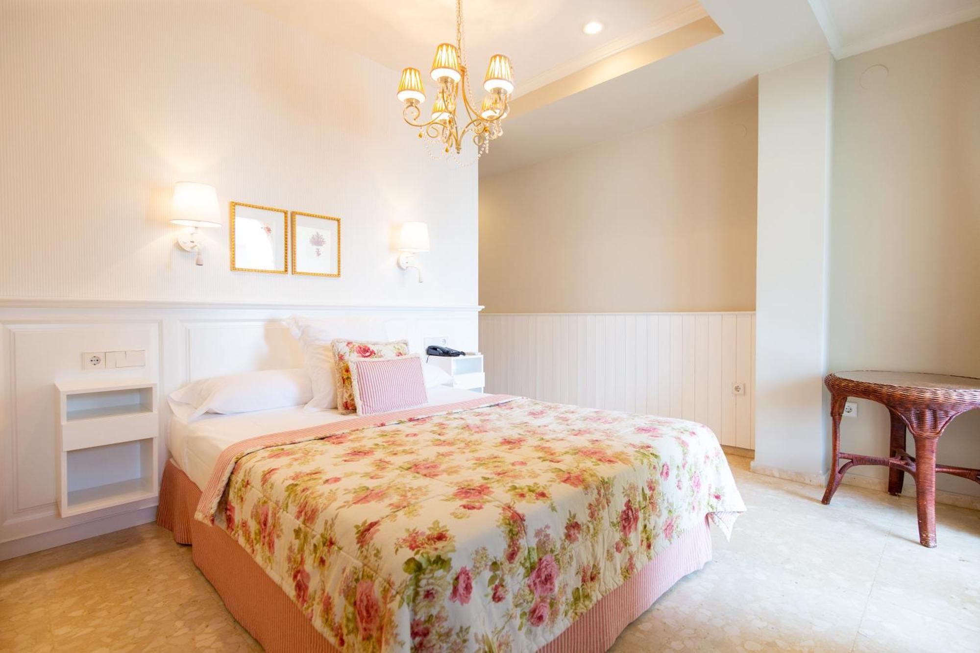 Classic Twin Room