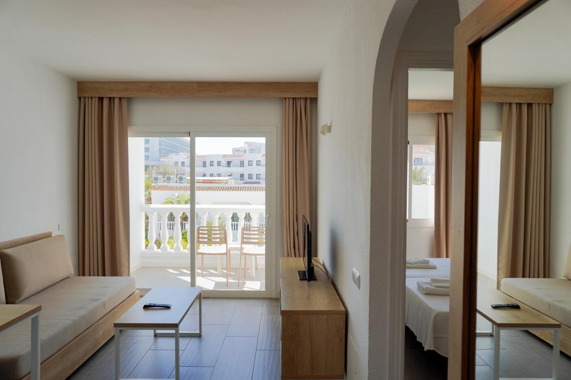 One Bedroom Apartment with Pool View (2 Adults)