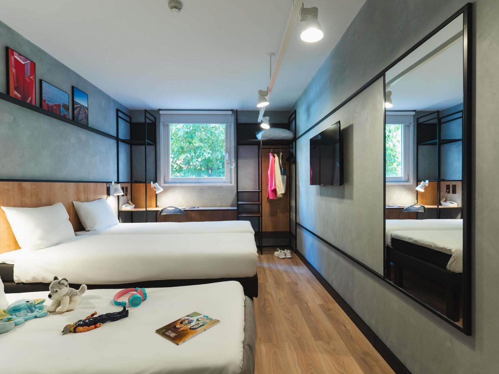 Standard Twin Room Sofa