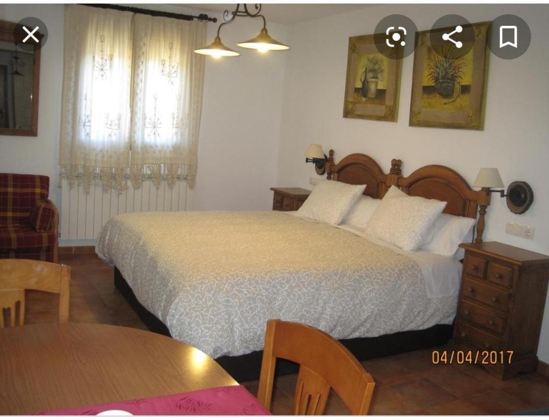 Estudio con cama extragrande