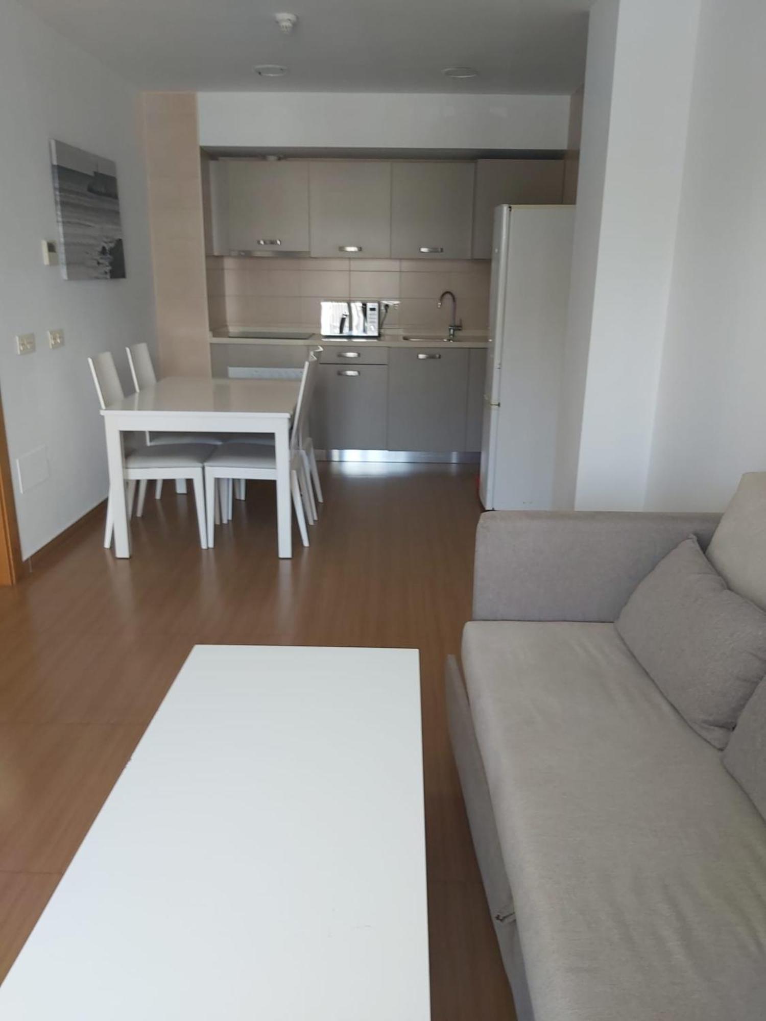 Apartamento de 2 dormitorios con vistas laterales al mar