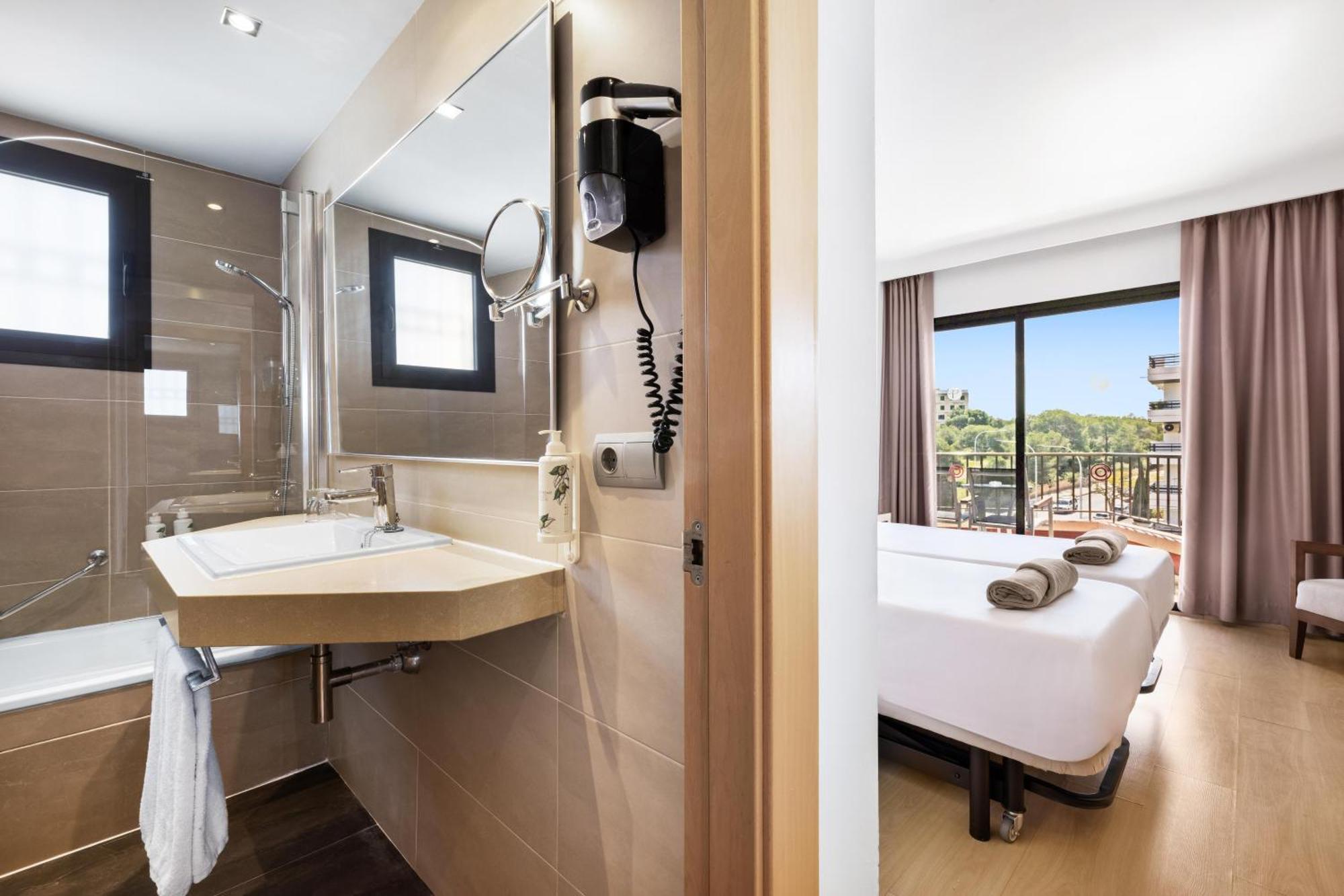 Doppelzimmer mit Poolblick