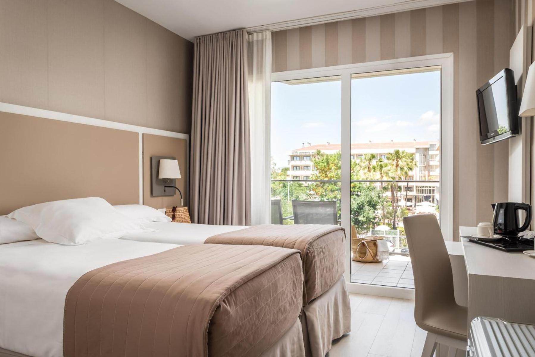 Standaard Tweepersoonskamer met 1 Tweepersoonsbed of 2 Aparte Bedden en Extra Bed