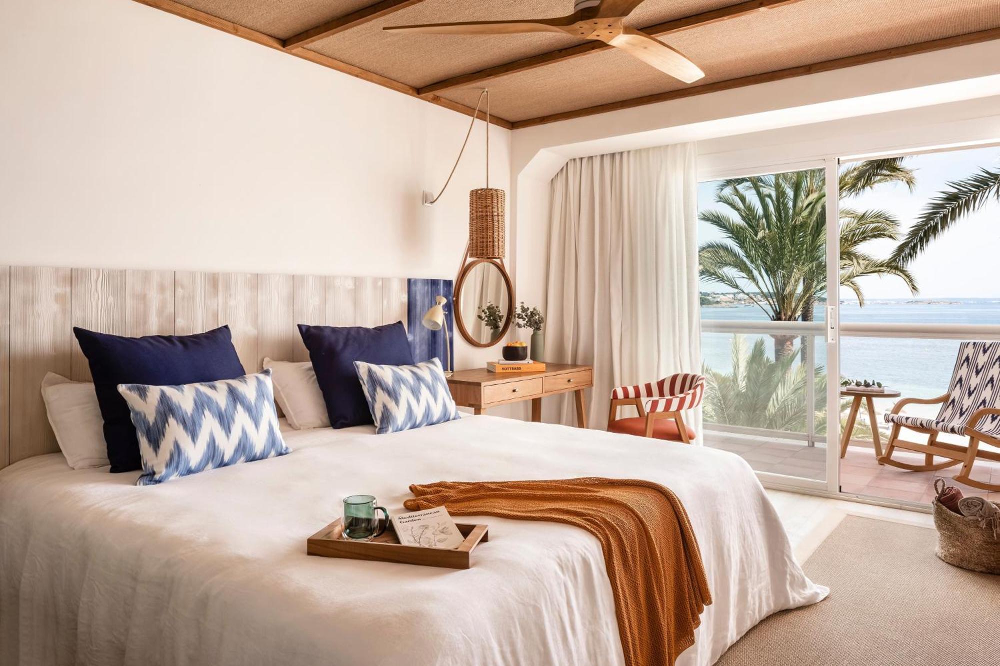 Premier Zimmer ZEL mit Blick auf die mediterrane Landschaft