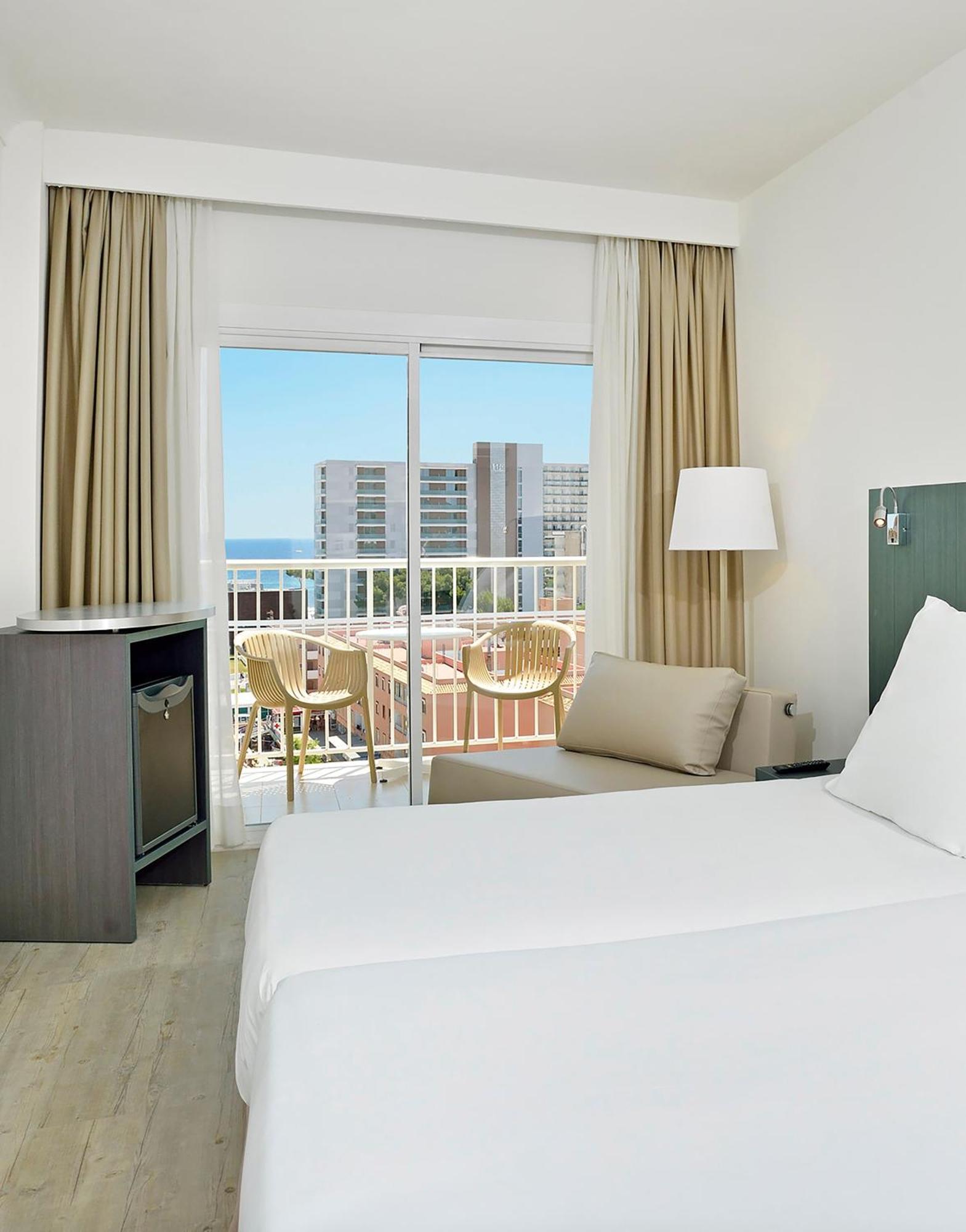 Sol Pool View Room