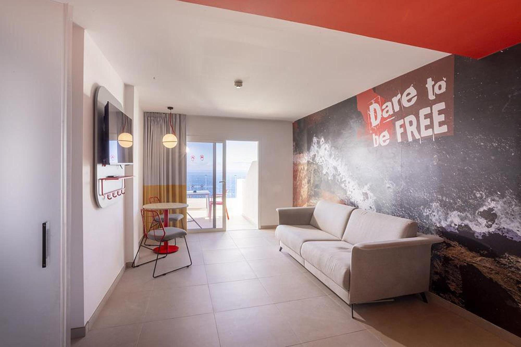 The Loop Suite Sea View