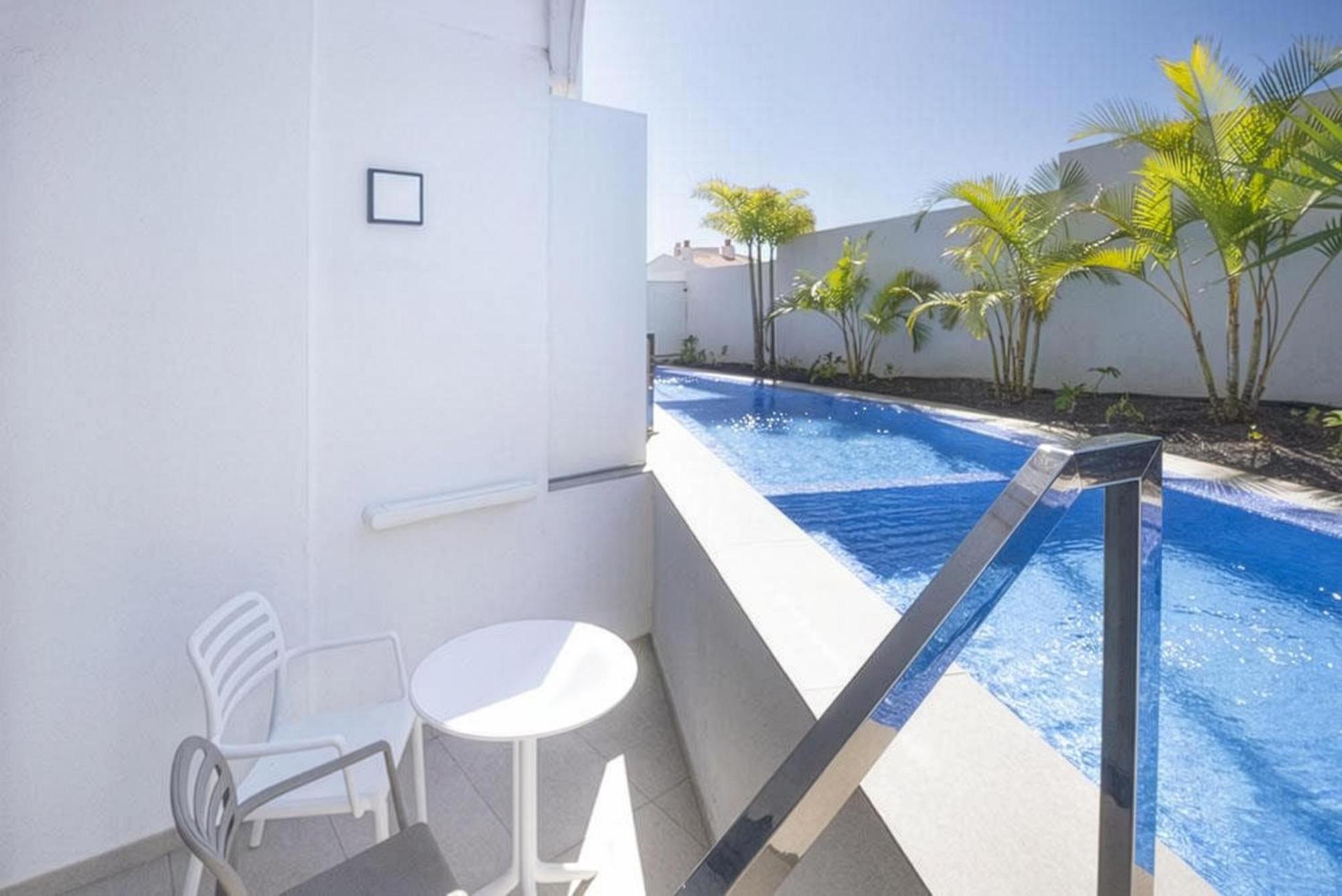 Swim-Up Double Room