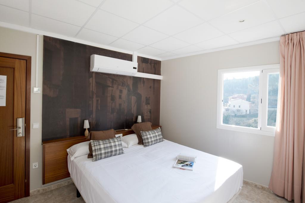 Habitación con cama grande