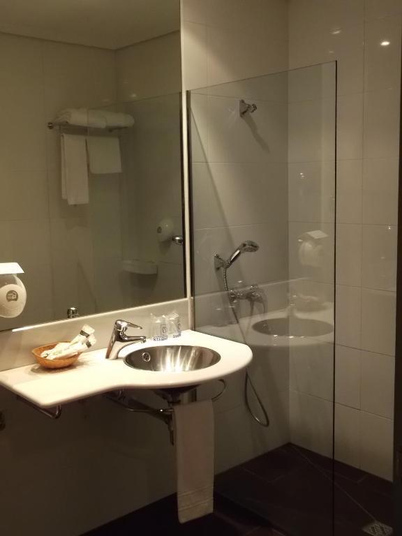 Triple Room (1 Double Bed + 1 Single Bed)