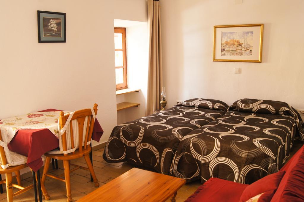 Estudio con vistas al jardín