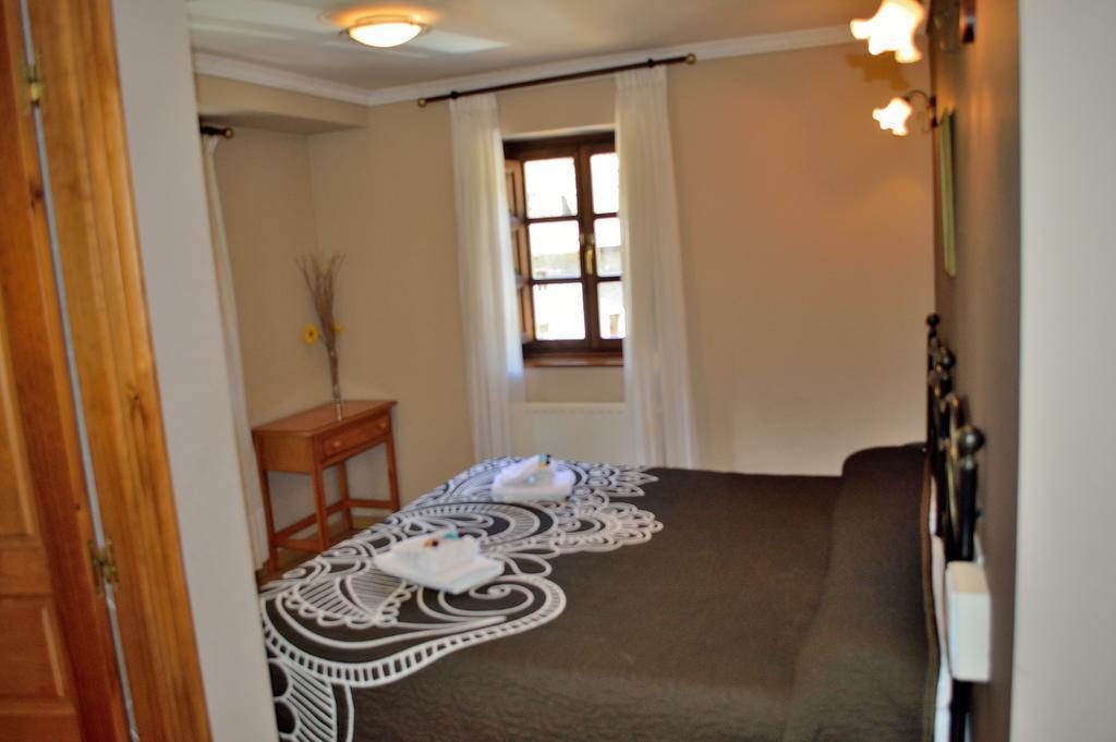 Deluxe Studio