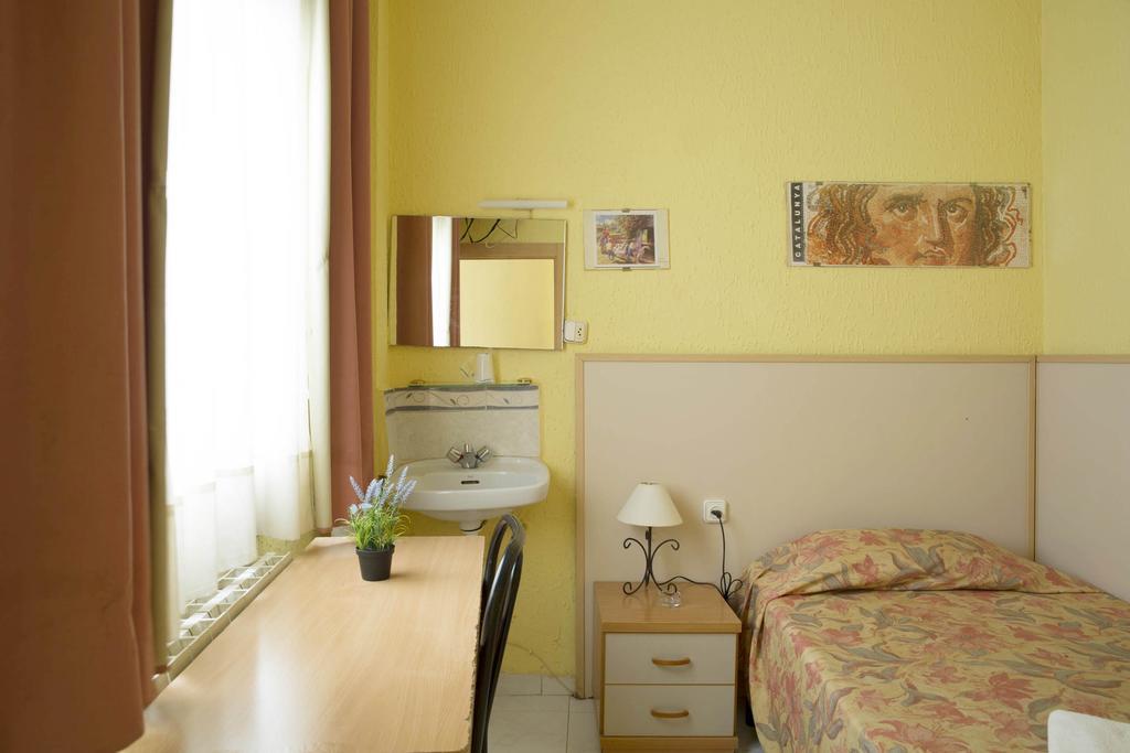 Single Room with Shared Bathroom