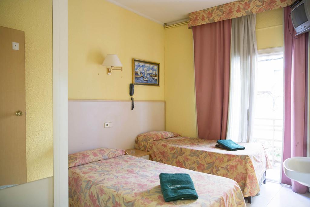 Double or Twin Room with Extra Bed and Shared Bathroom