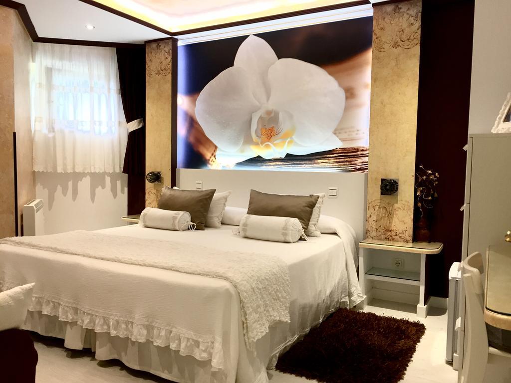 Double or Twin Room with Private Bathroom