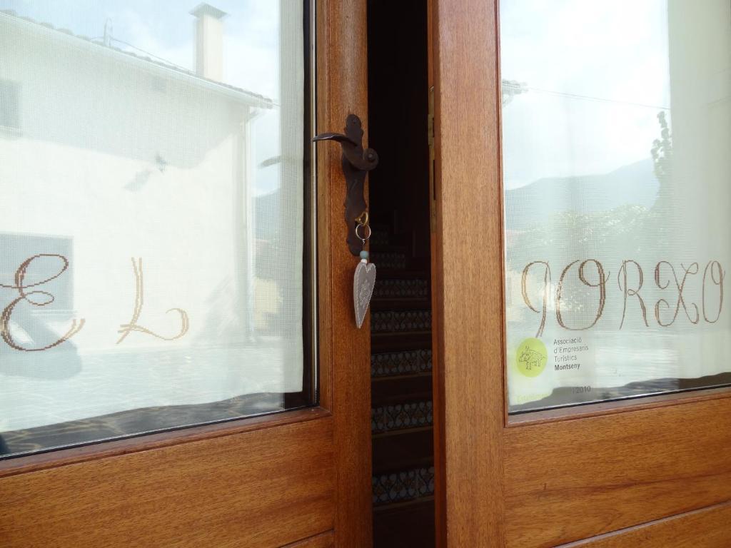 Four-Bedroom House,27955667:JPEG