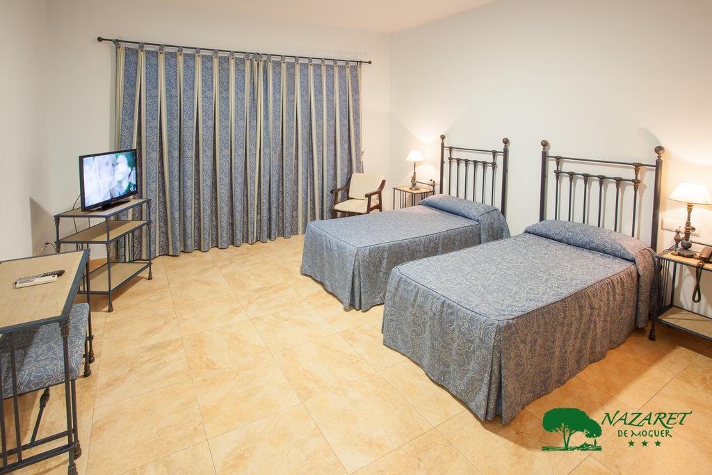 Double or Twin Room (1 Adult)
