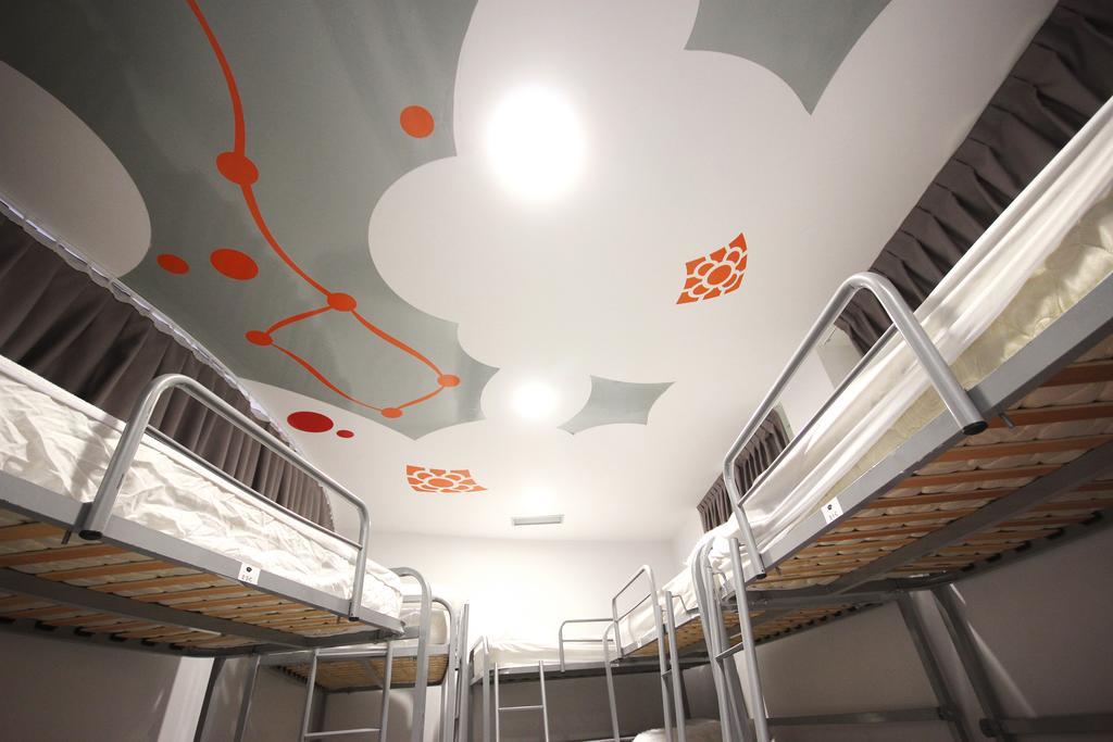 Single Bed in Mixed Dormitory Room