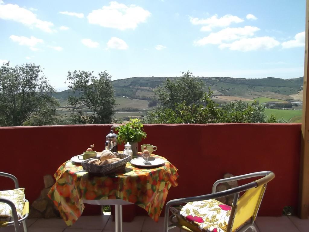 Estudio con vistas a las montañas