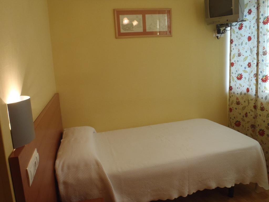 Habitación Doble con baño - 2 camas