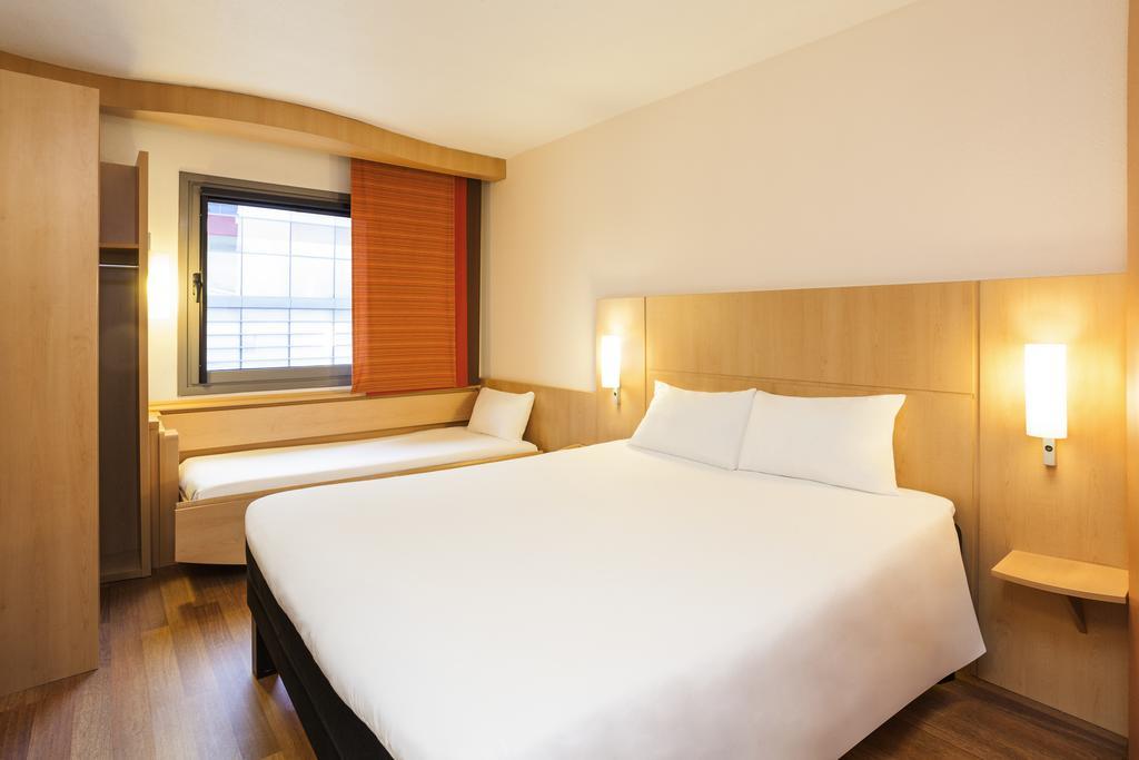 Camera Matrimoniale con Letto Supplementare