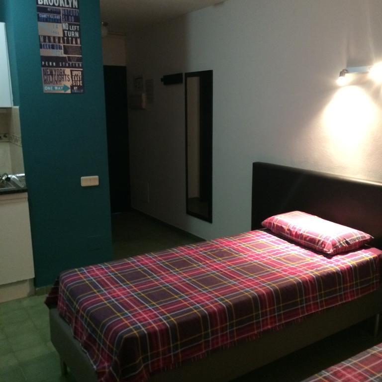 Twin Room with Air-Conditioning