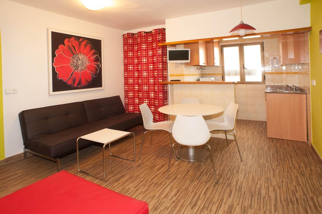 Appartamento con 2 Camere da Letto e Balcone
