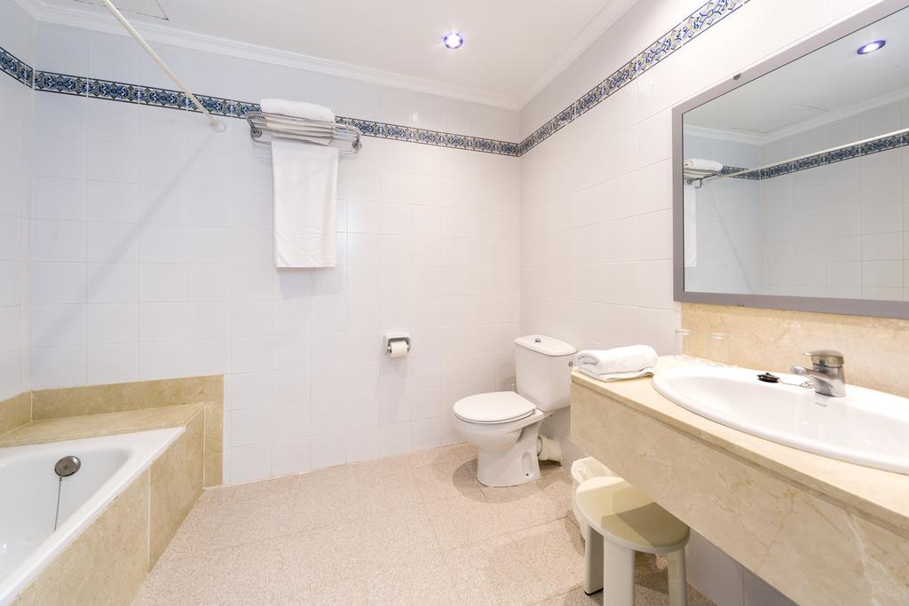 Double Room (1 Adult + 2 Children)