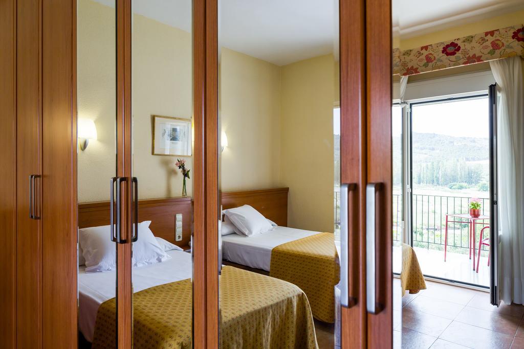 Habitación Doble con acceso al Circuito Contrastes