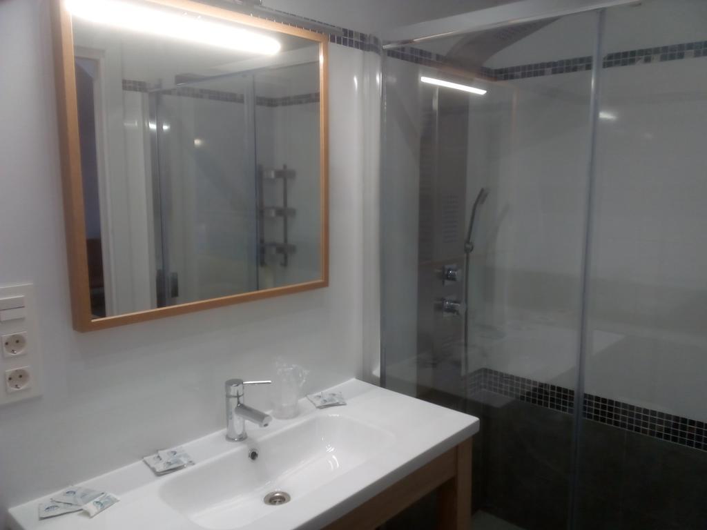 Habitación Superior con cama grande y cama supletoria
