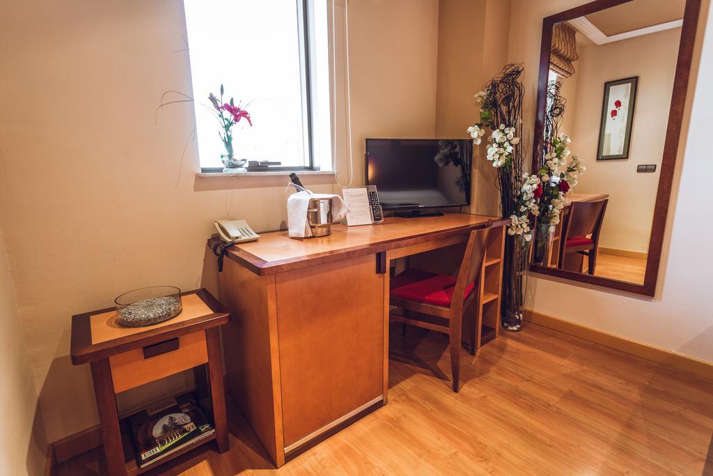 Habitación Doble con cama supletoria (2 adultos + 1 niño)