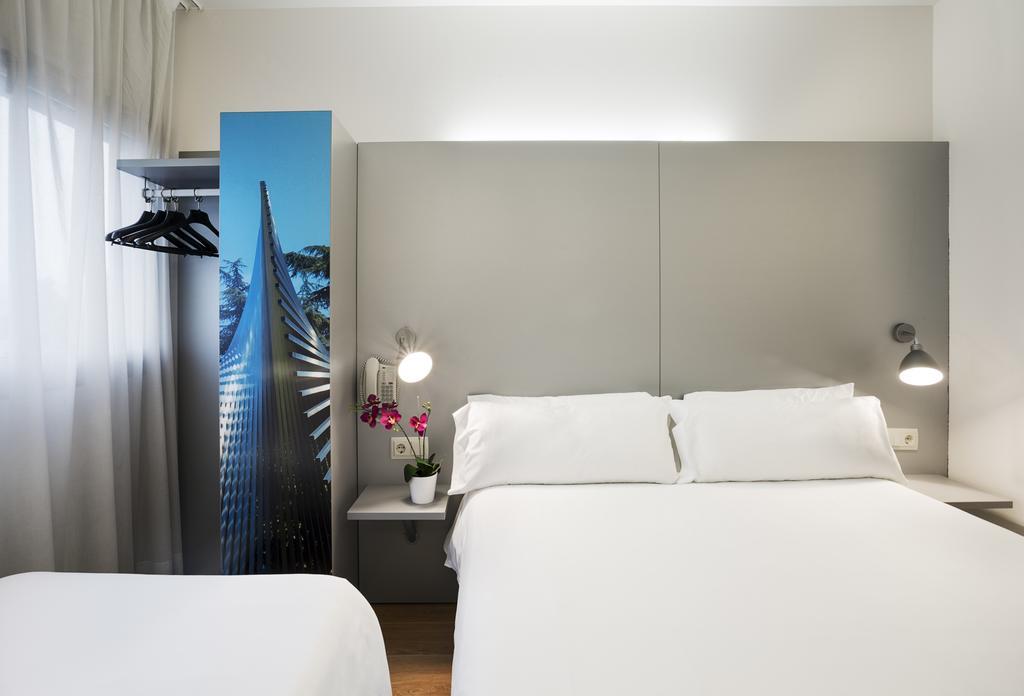 Habitación Doble con cama supletoria (2 adultos + 1 niño)