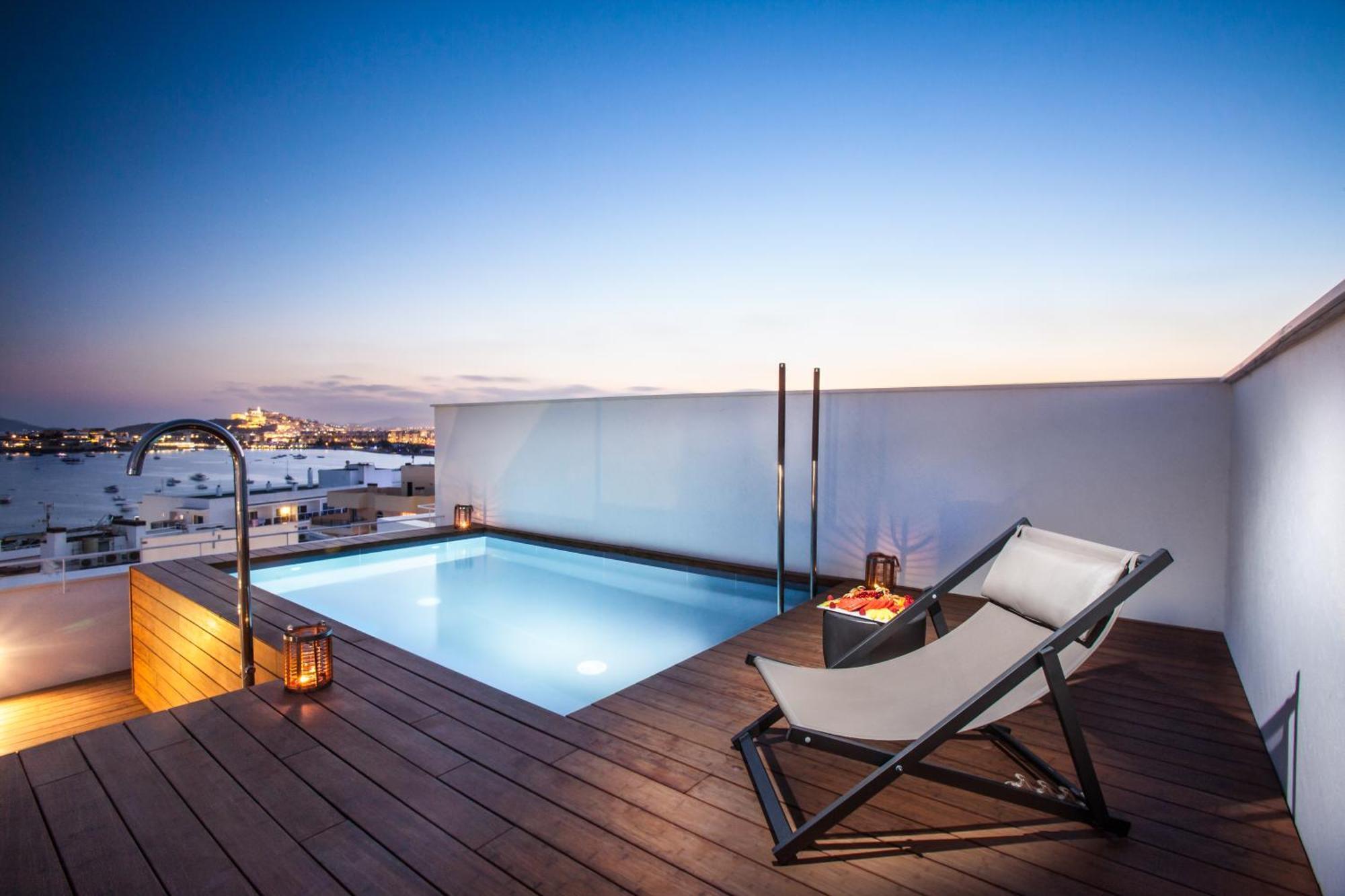 Suite Duplex Apartment with Private Pool