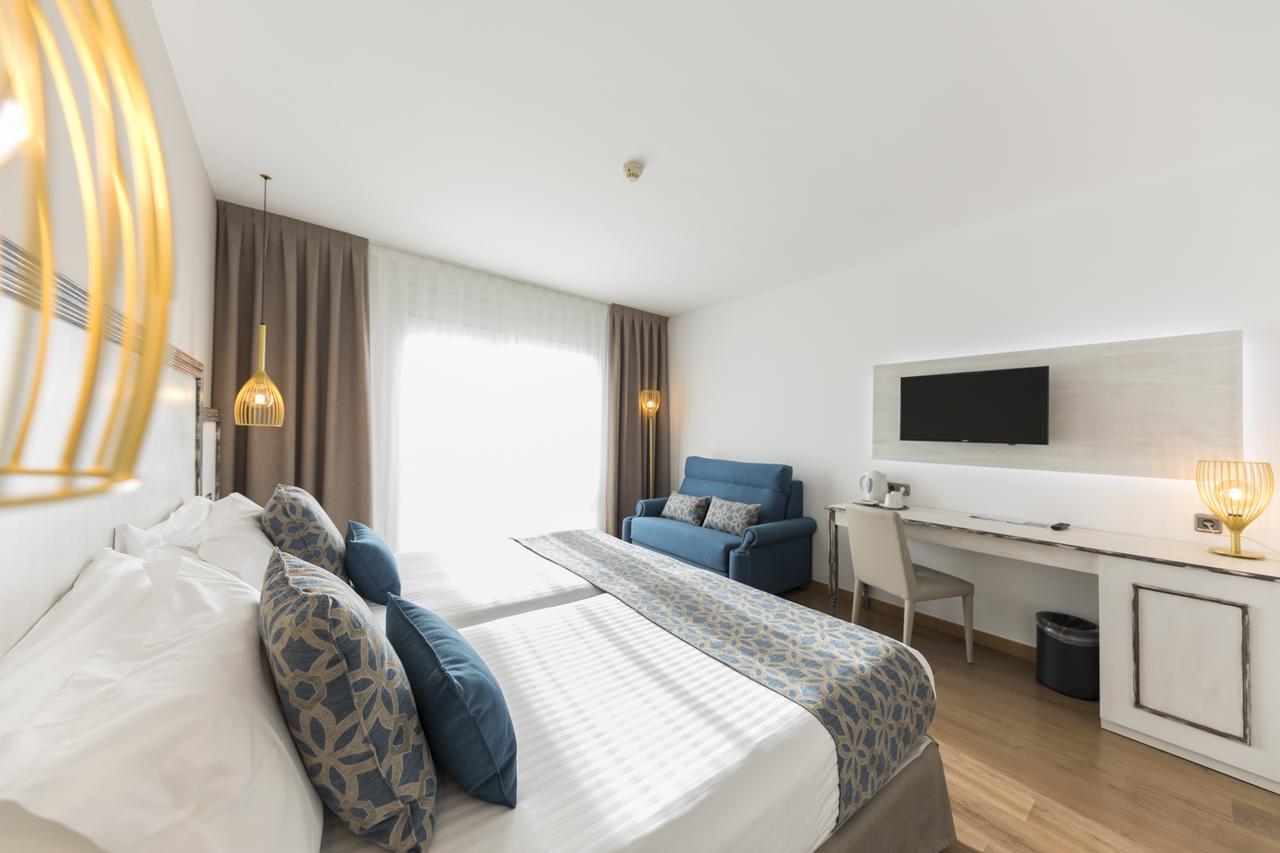 Superior Double Room with Sea View and Balcony