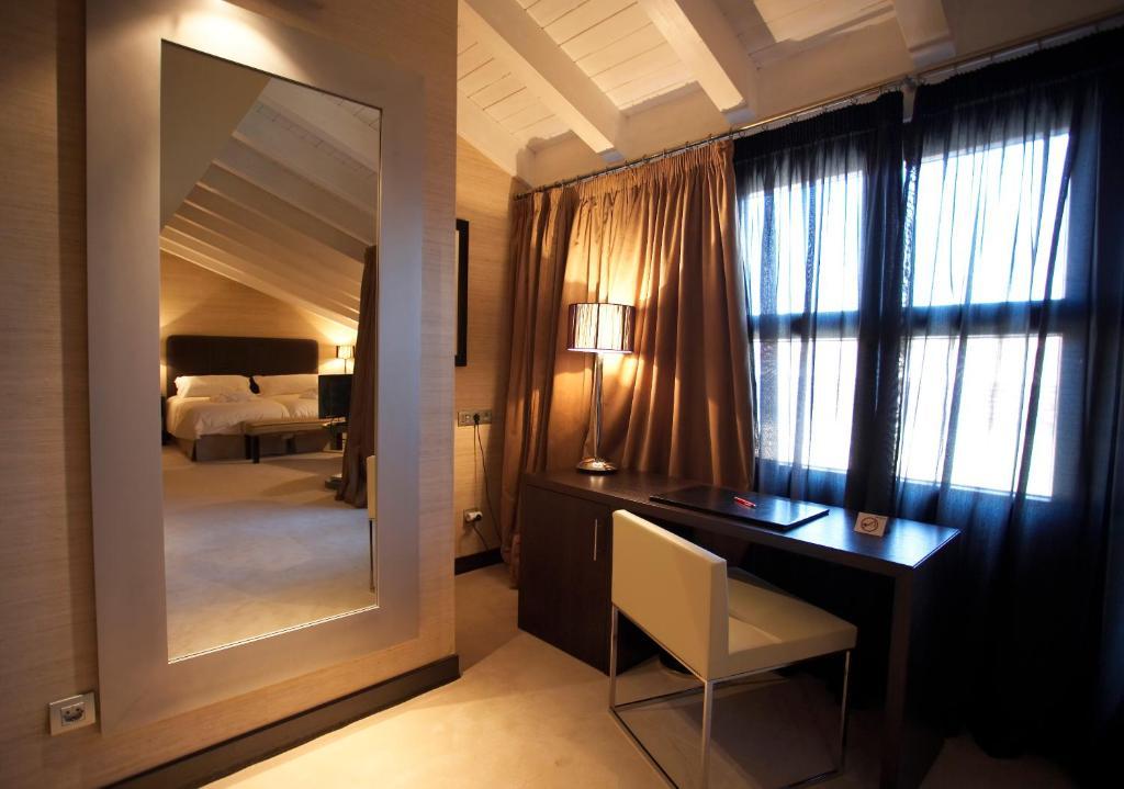 Junior Suite (2 Adults + 2 Children)